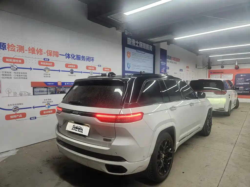 JEEP GRAND CHEROKEE 4XE