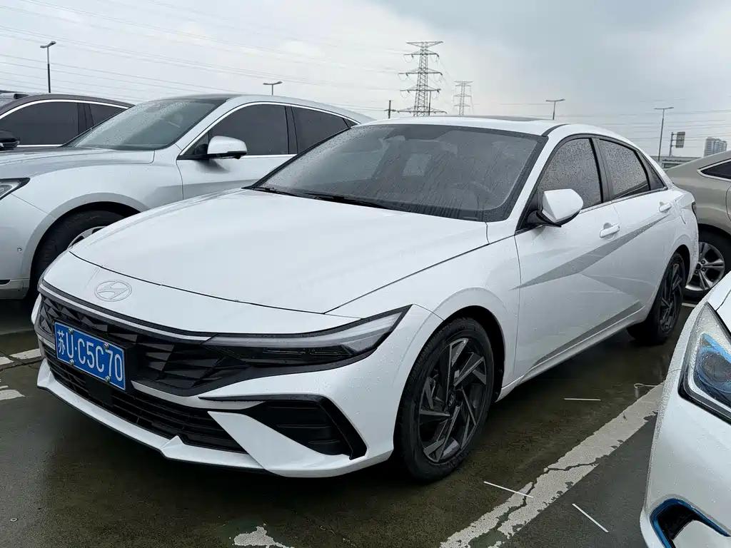 Hyundai Elantra 2024