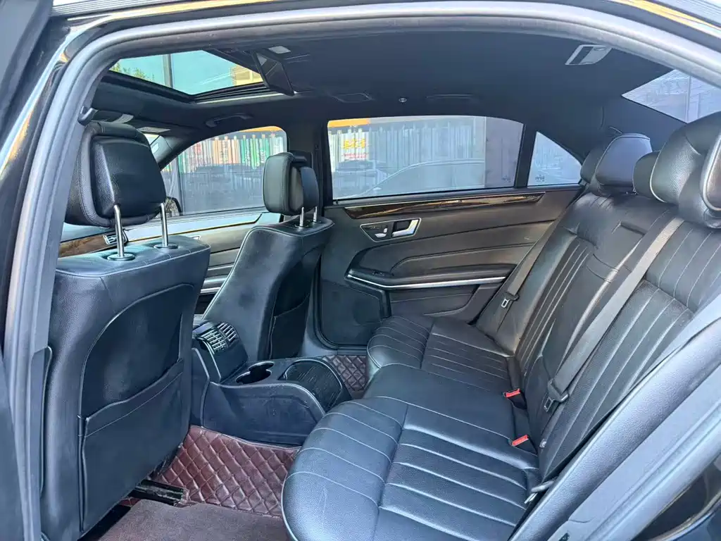 Mercedes-Benz E-Class — миниатюра 6