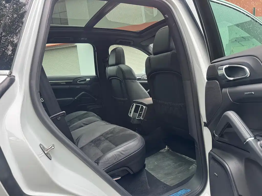 Porsche Cayenne — миниатюра 11