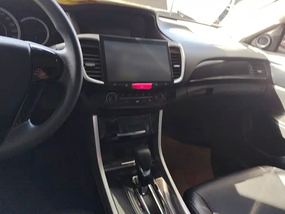 Honda Accord — миниатюра 13