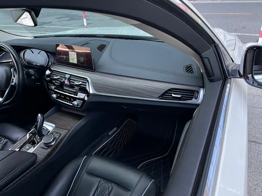BMW 5 Series — миниатюра 17