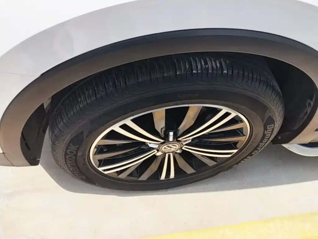 Volkswagen Tiguan L — миниатюра 23