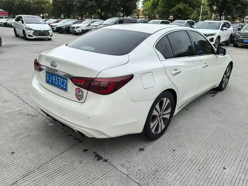Infiniti Q50L - фото 8