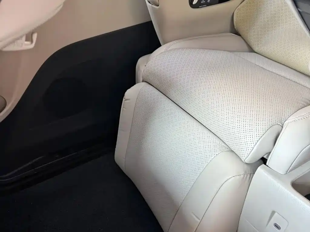 Toyota Vellfire — миниатюра 10