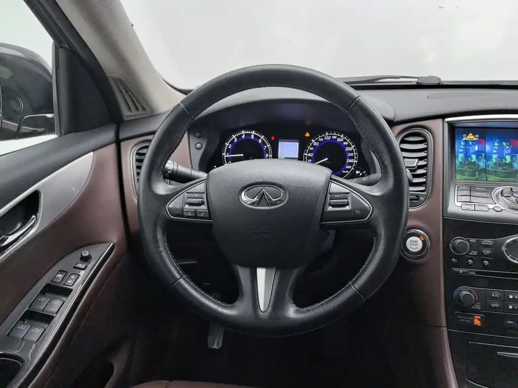 Infiniti QX50 — миниатюра 11
