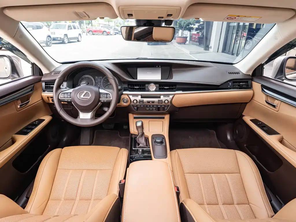 Lexus ES — миниатюра 13