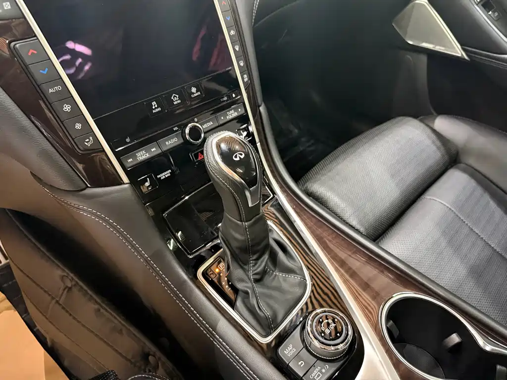 INFINITI Q50L
