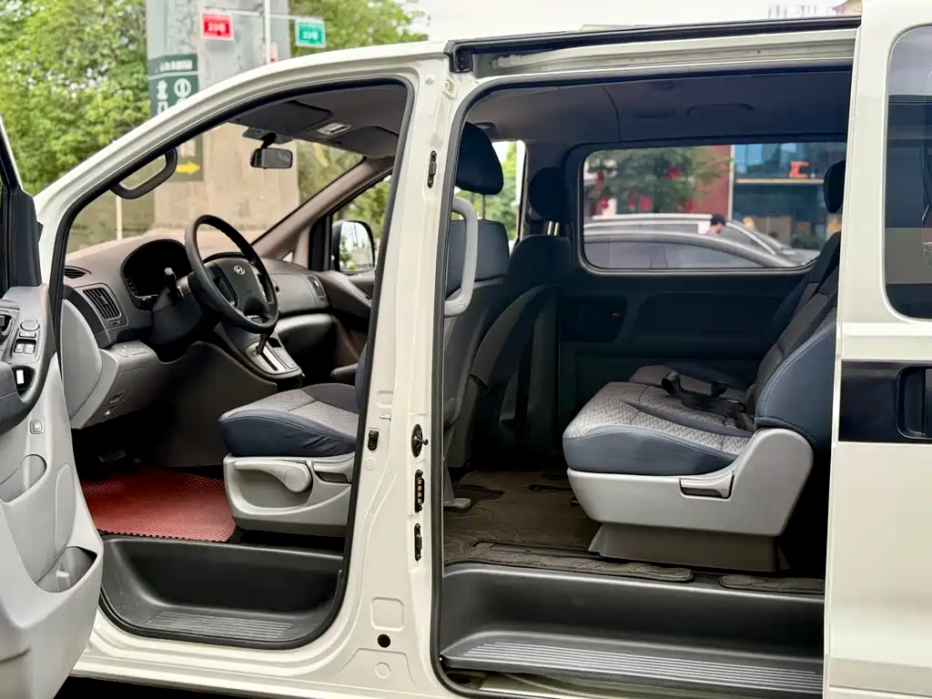 Hyundai H-1 2011 2.4L Comfort