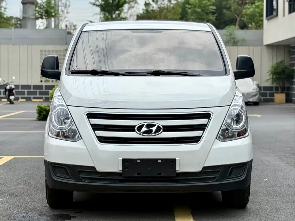 Hyundai H-1 2011 2.4L Comfort