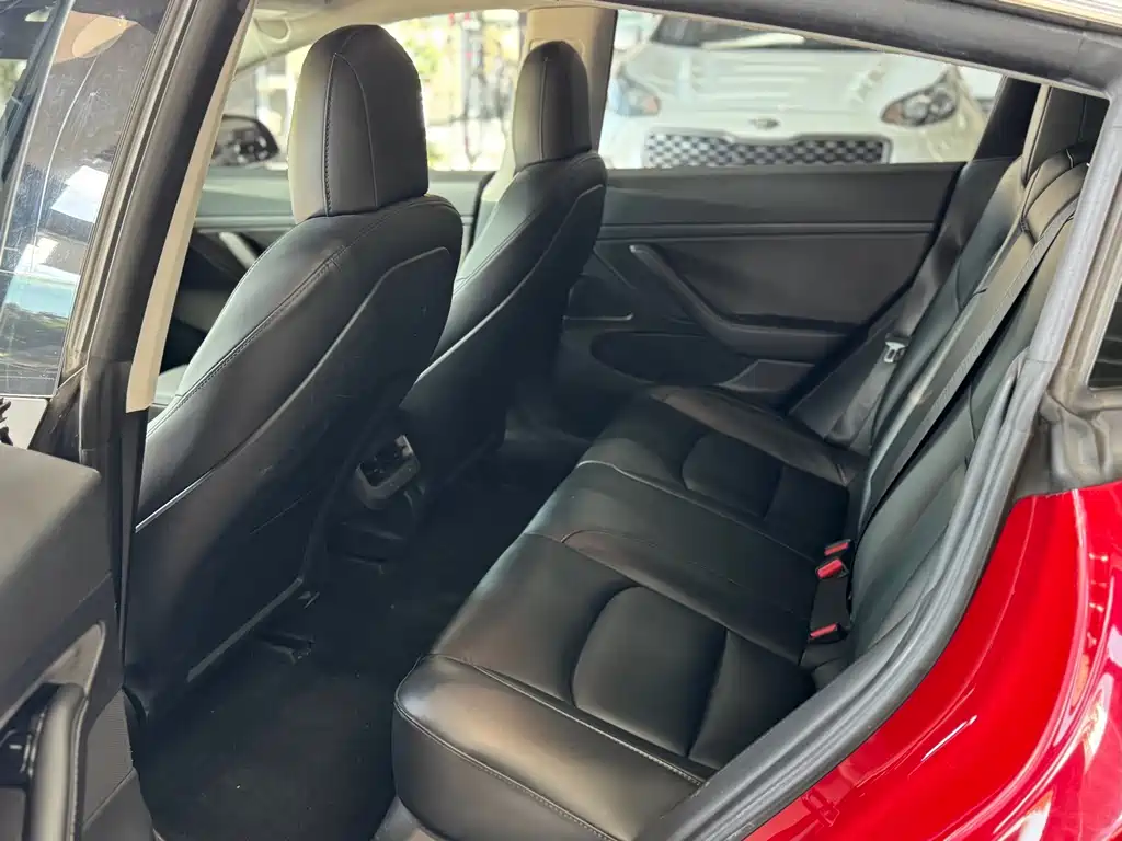 Tesla Model 3 — миниатюра 10
