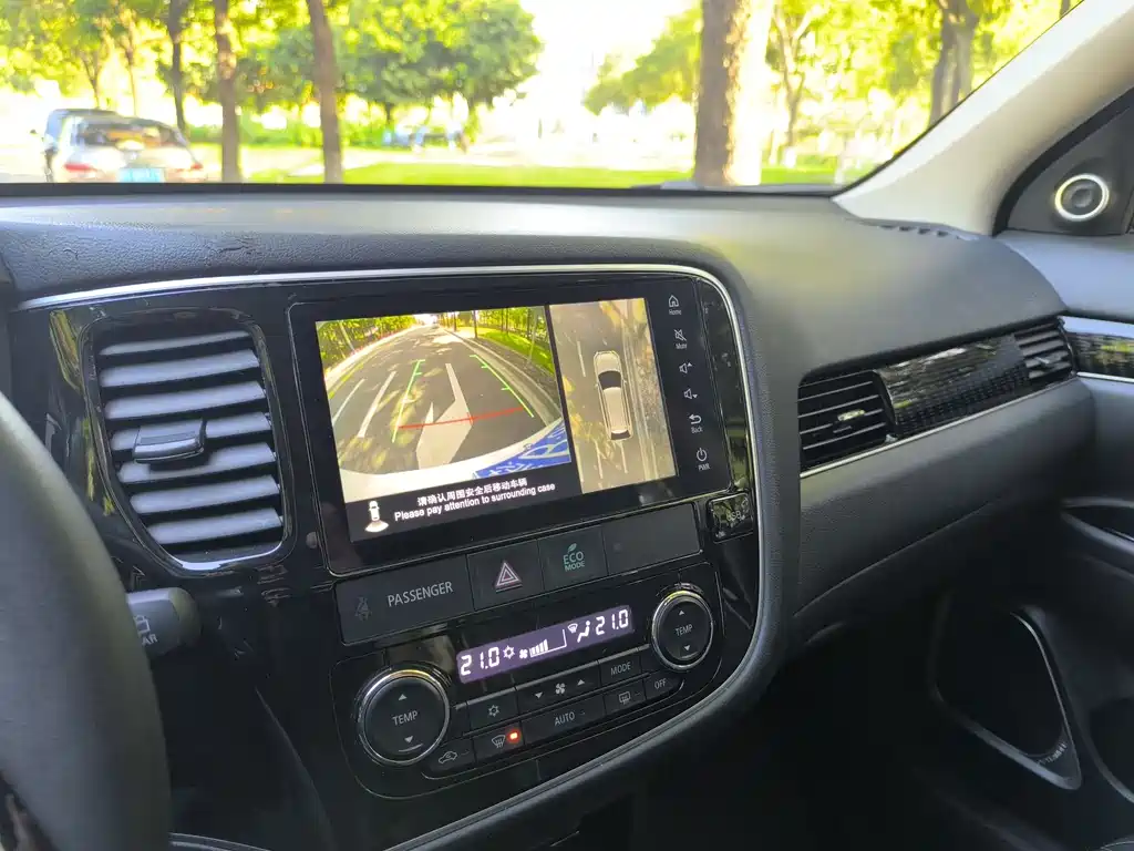 MITSUBISHI OUTLANDER