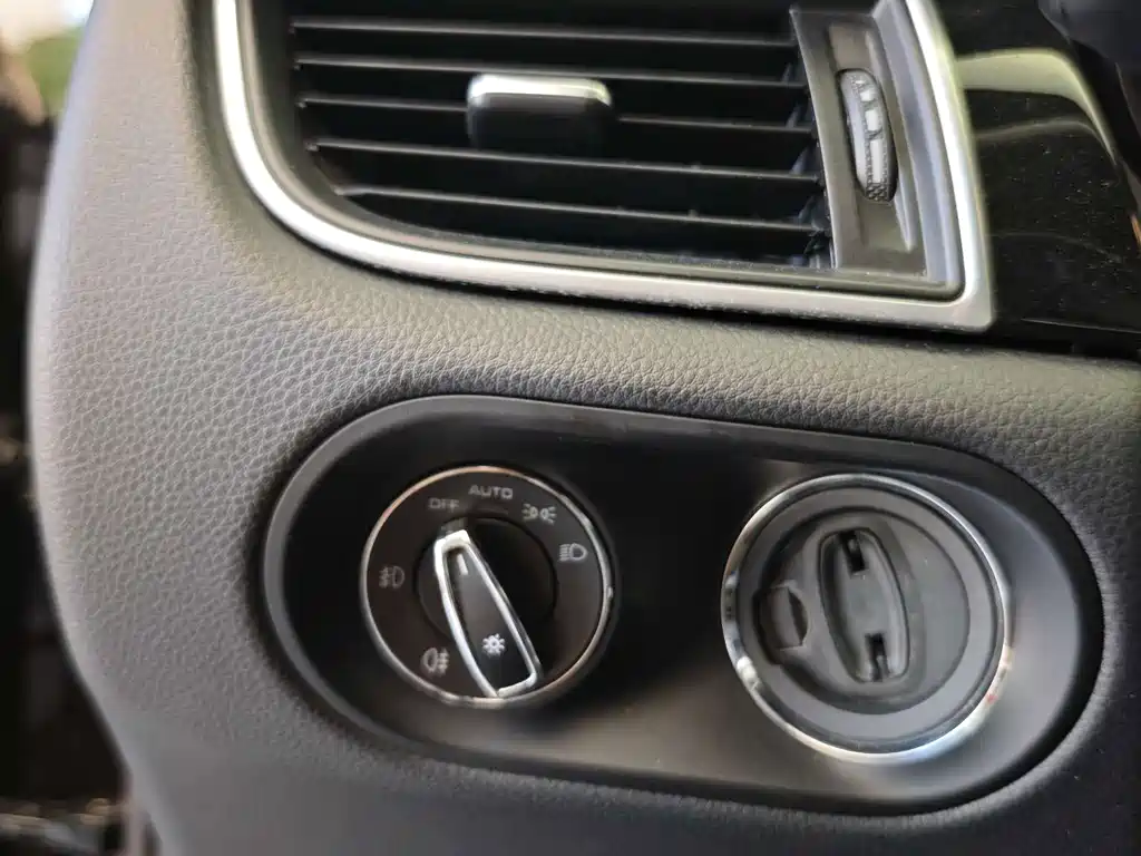 Porsche Macan — миниатюра 6