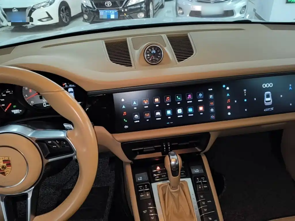 Porsche Macan — миниатюра 10