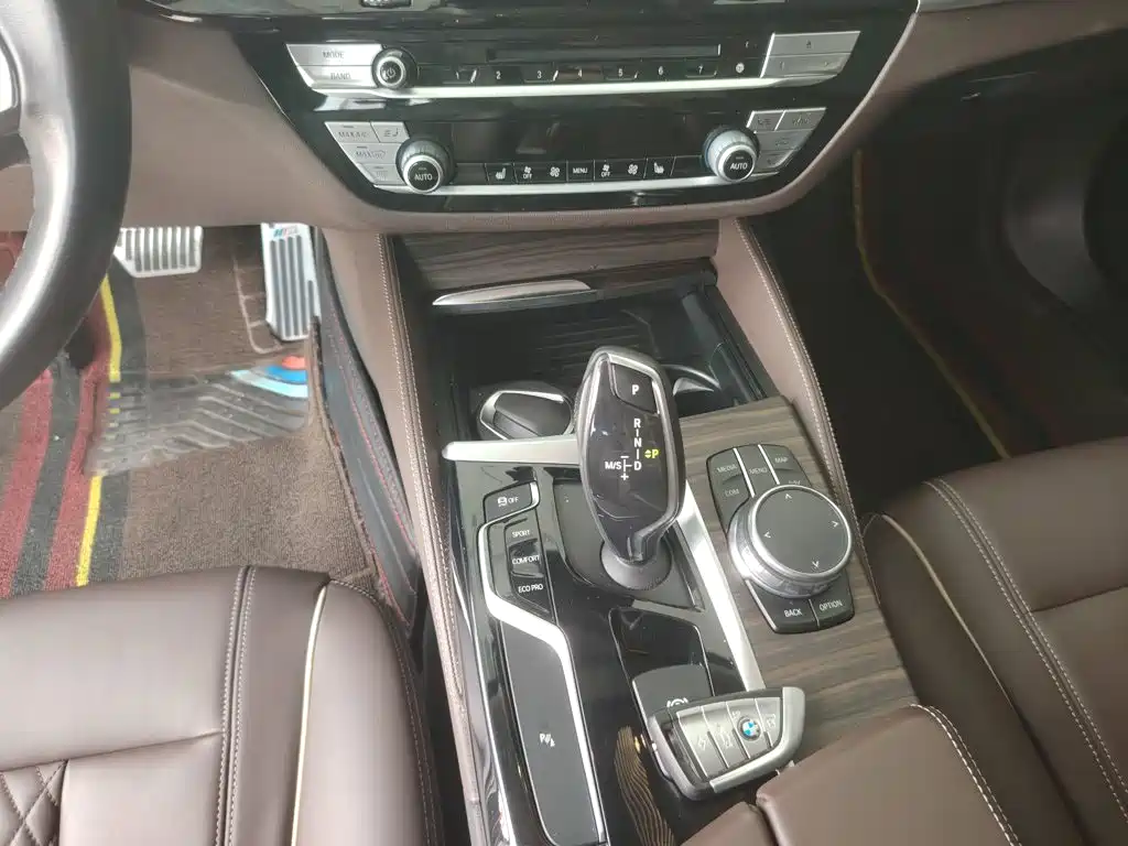 BMW 5 Series — миниатюра 16