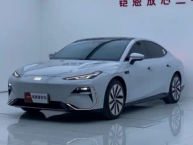 2024 Geely Galaxy E8
