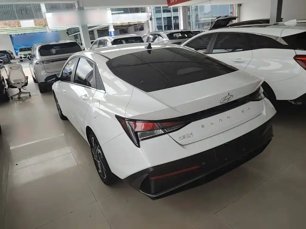 Hyundai Elantra — миниатюра 5