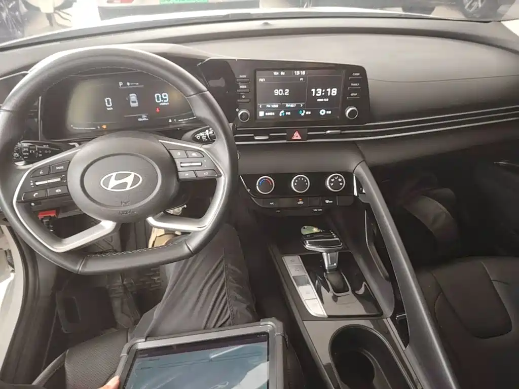 Hyundai Elantra — миниатюра 10