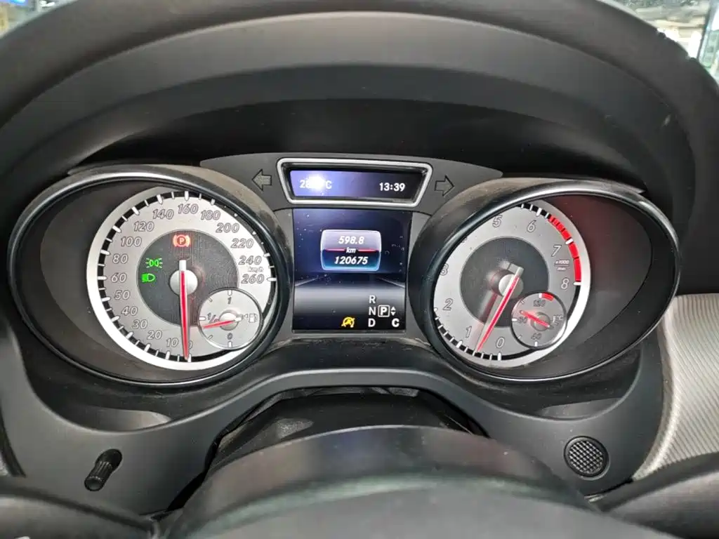 Mercedes-Benz GLA — миниатюра 12