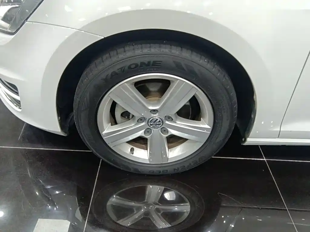 Volkswagen Golf — миниатюра 23