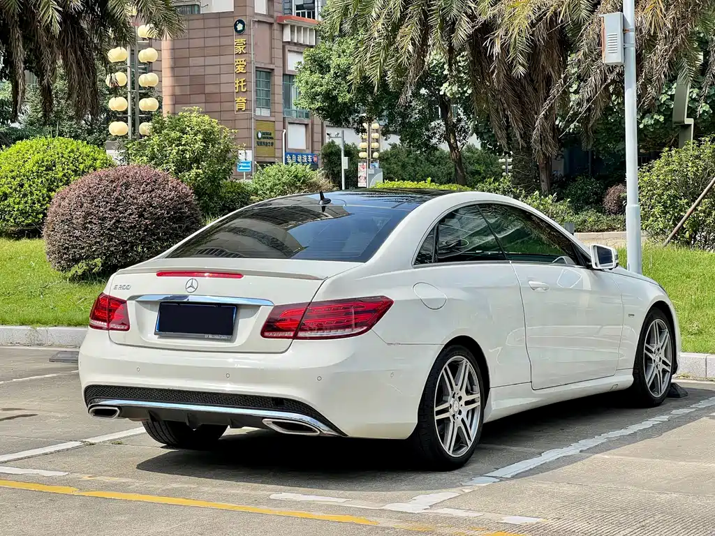 Mercedes-Benz E-Class (Import) — миниатюра 18