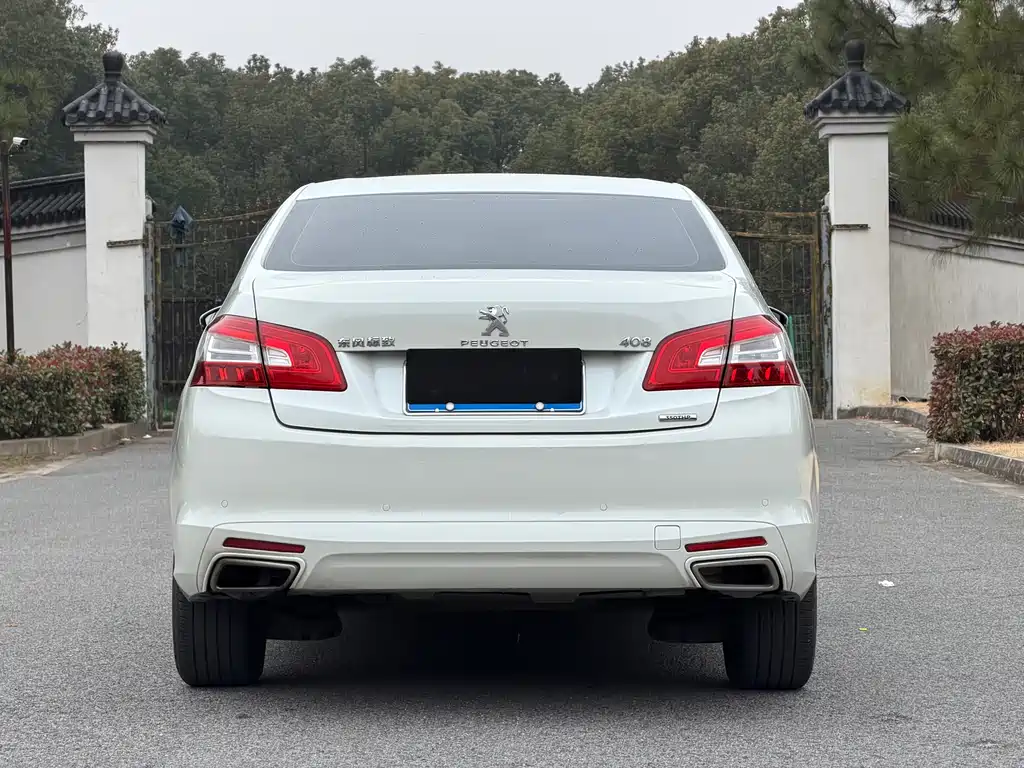 PEUGEOT 408