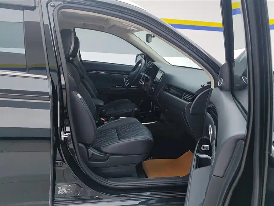 Mitsubishi Outlander 2021 2.4L 5 мест