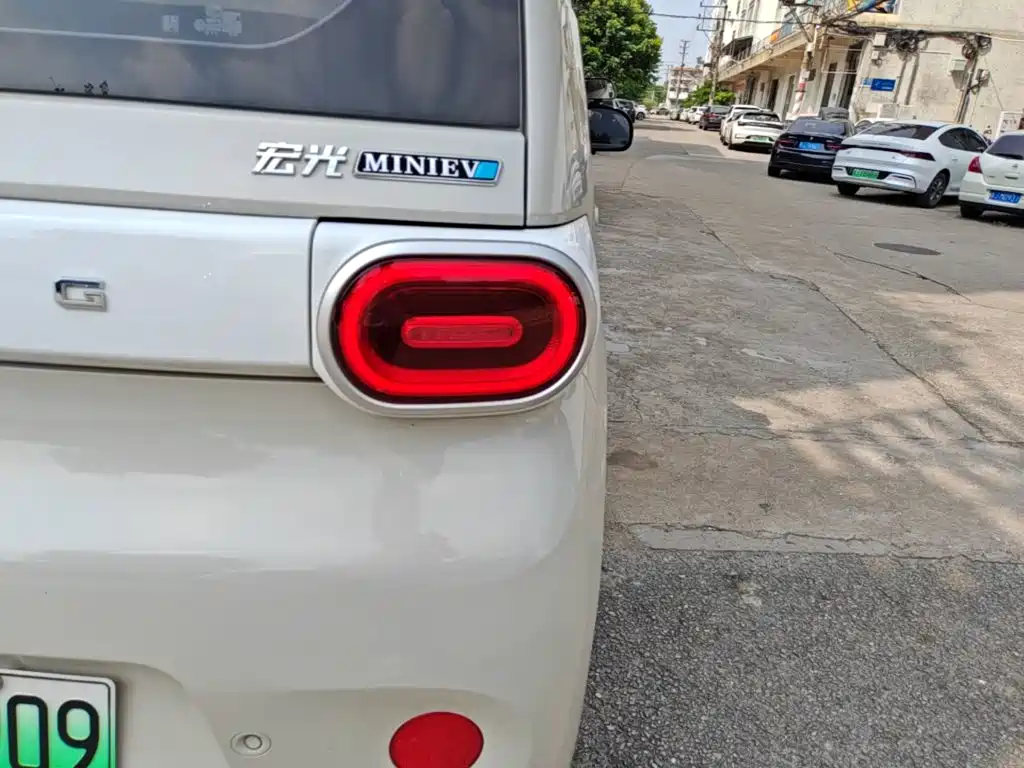 Wuling MINIEV — миниатюра 8