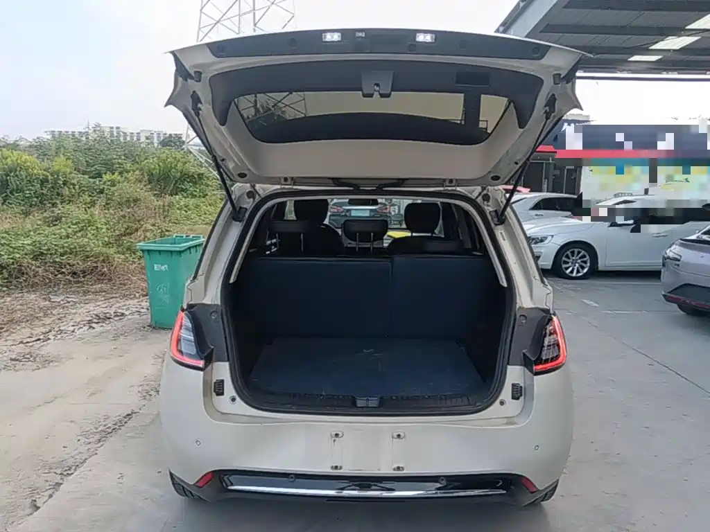 Baojun Yunduo — миниатюра 19