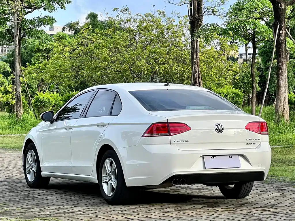 Volkswagen Lamando 2015 230TSI DSG