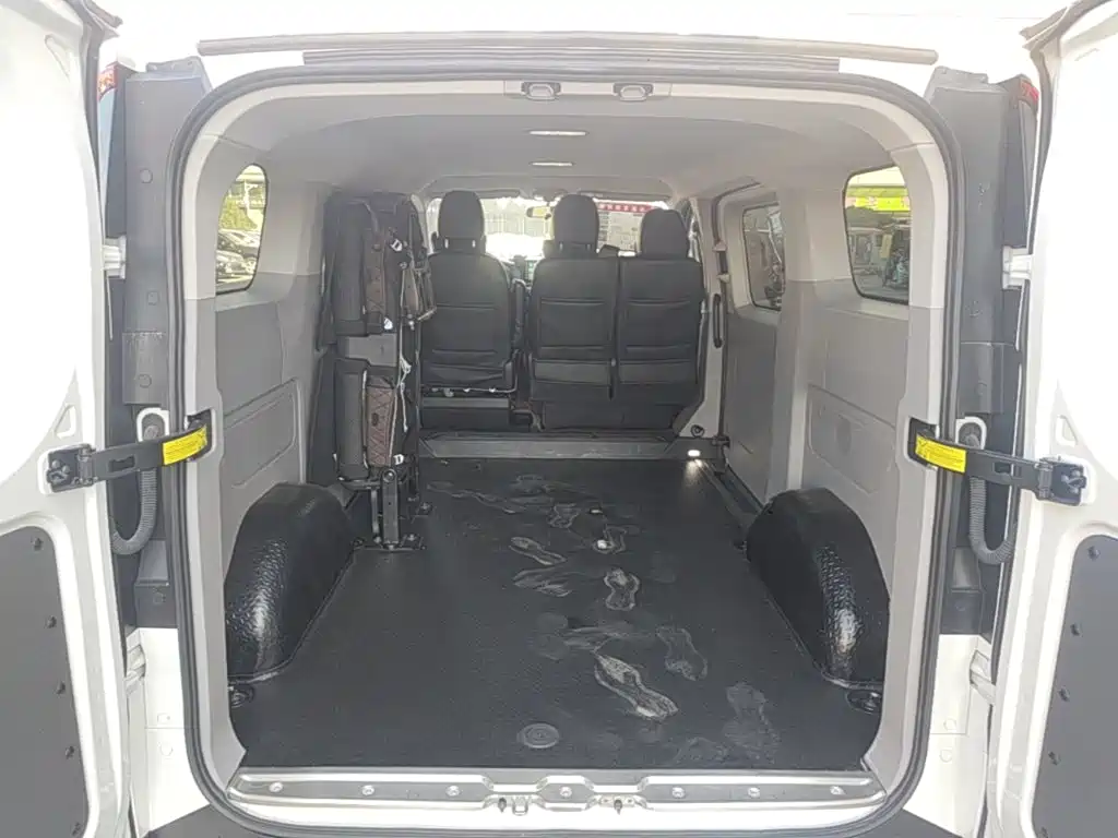 MAXUS V70 — миниатюра 19