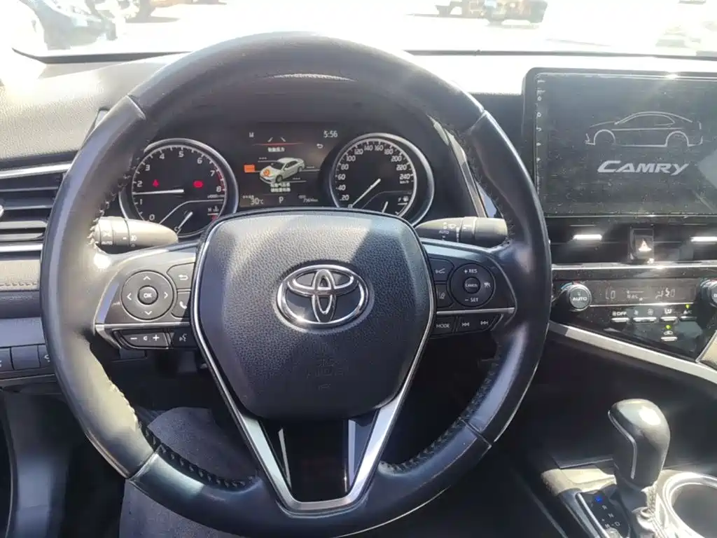 Toyota Camry — миниатюра 11