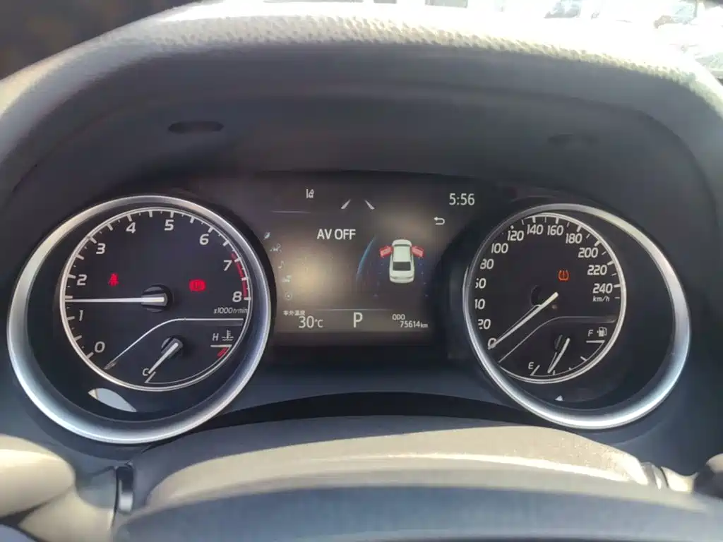 Toyota Camry — миниатюра 12
