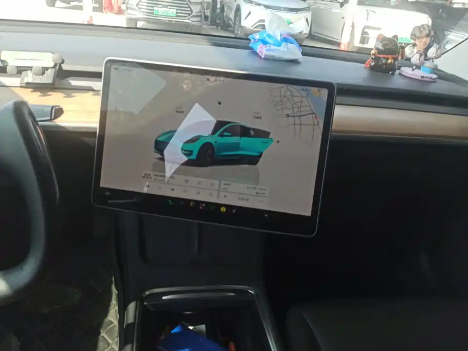 Tesla Model 3 — миниатюра 13