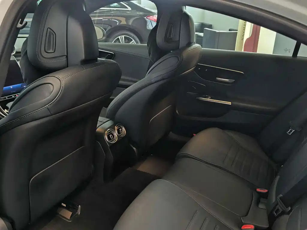 Mercedes-Benz C-Class — миниатюра 8