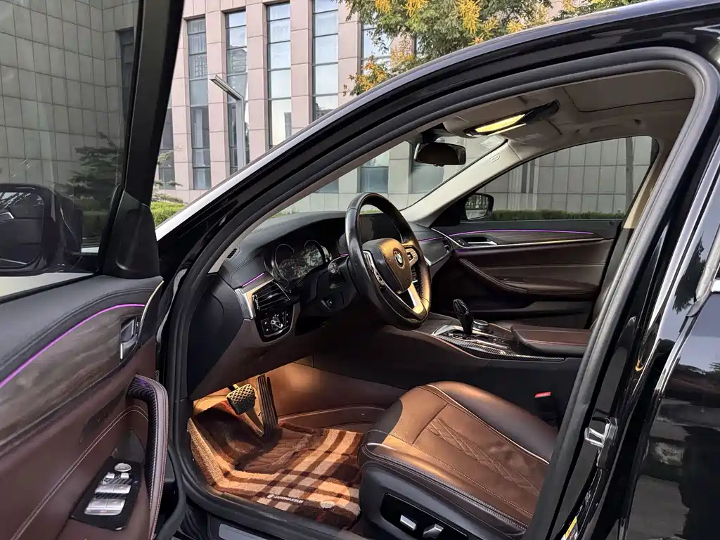 BMW 5 Series New Energy — миниатюра 7
