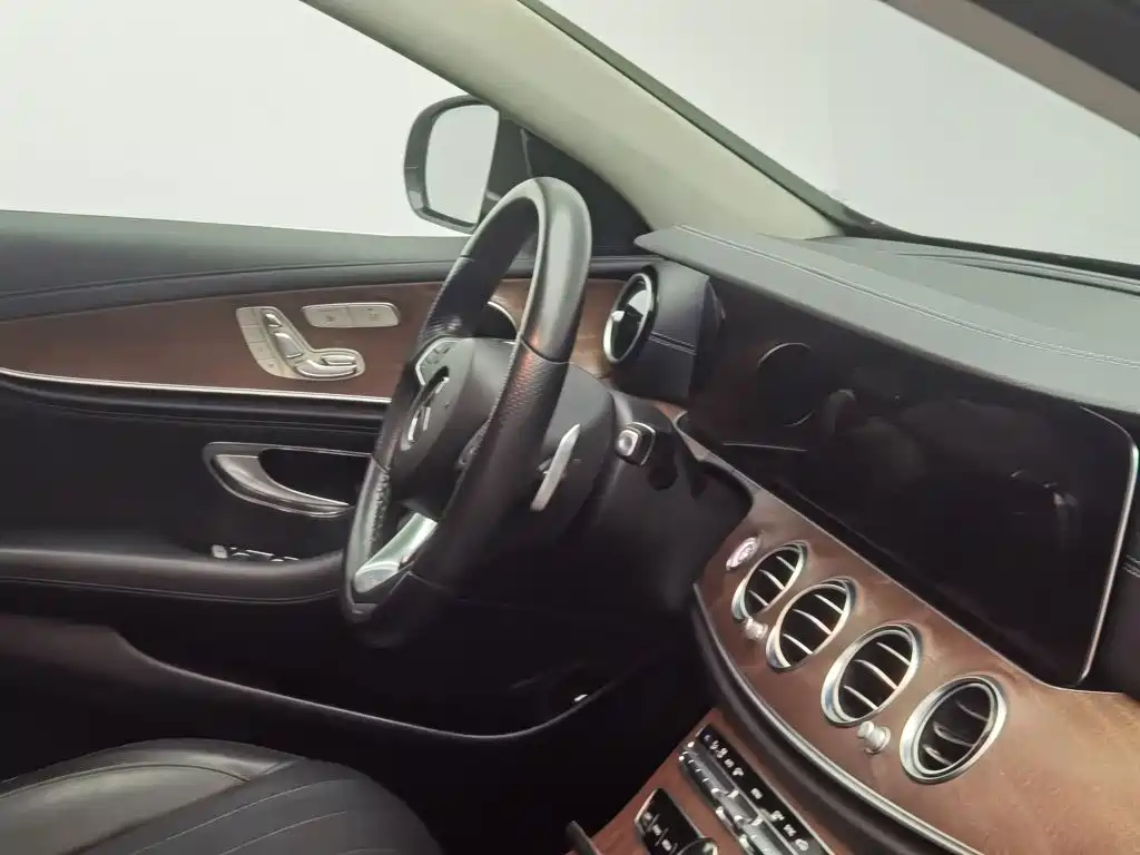 Mercedes-Benz E-Class — миниатюра 22