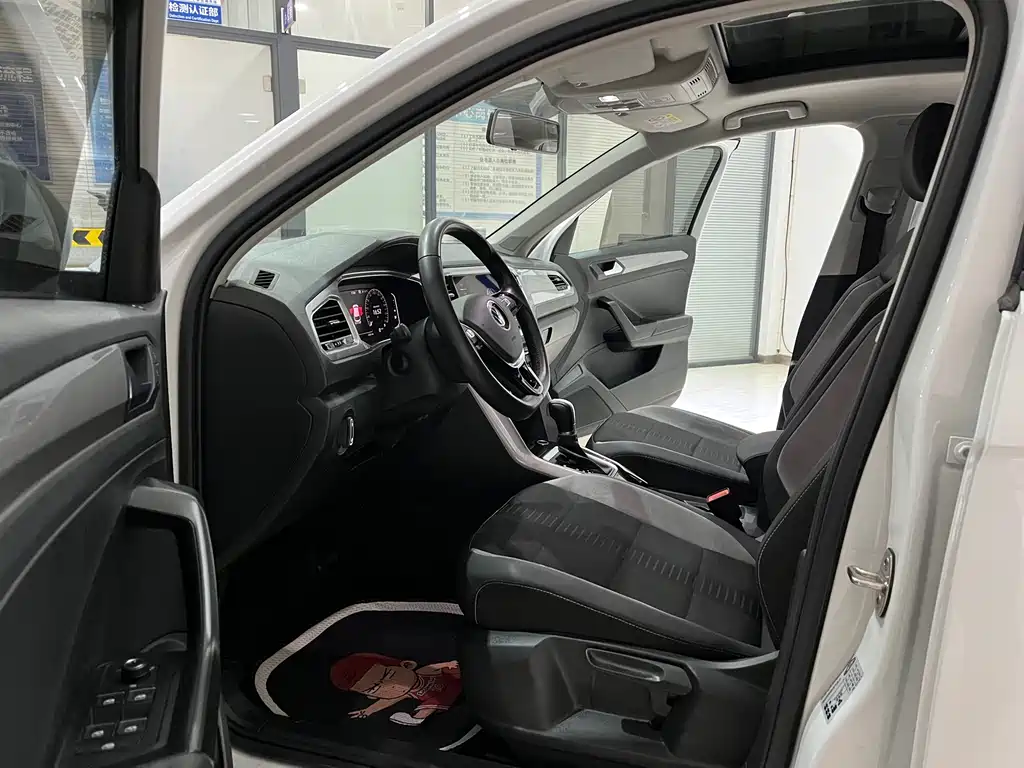 VOLKSWAGEN T ROC EXPLORING SONGS