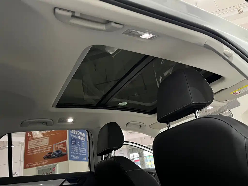 VOLKSWAGEN T ROC EXPLORING SONGS