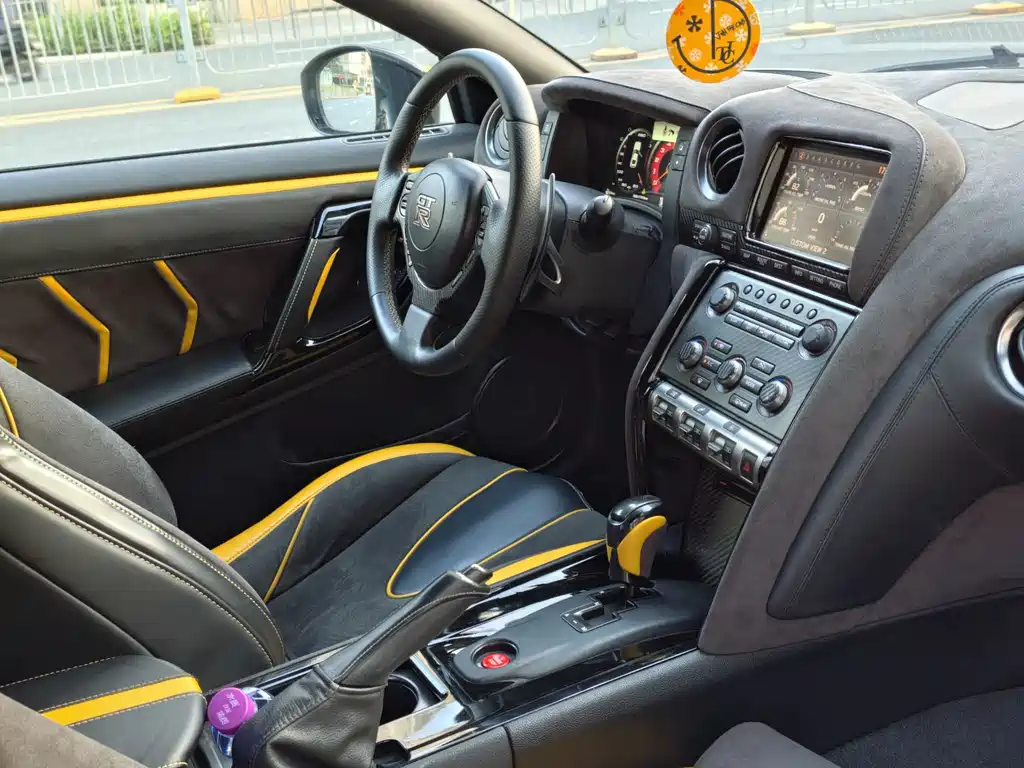 Nissan GT-R — миниатюра 8