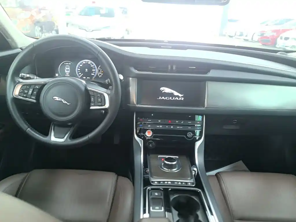 Jaguar XFL — миниатюра 10
