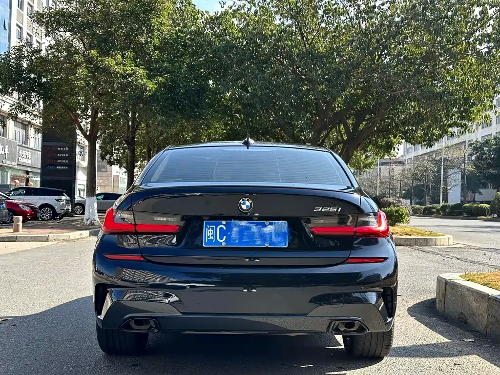 BMW 3 SERIES
