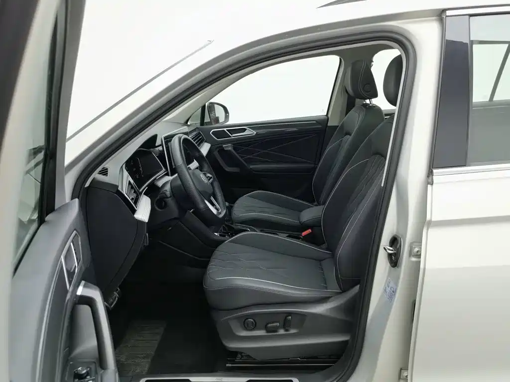 Volkswagen Tiguan L — миниатюра 10