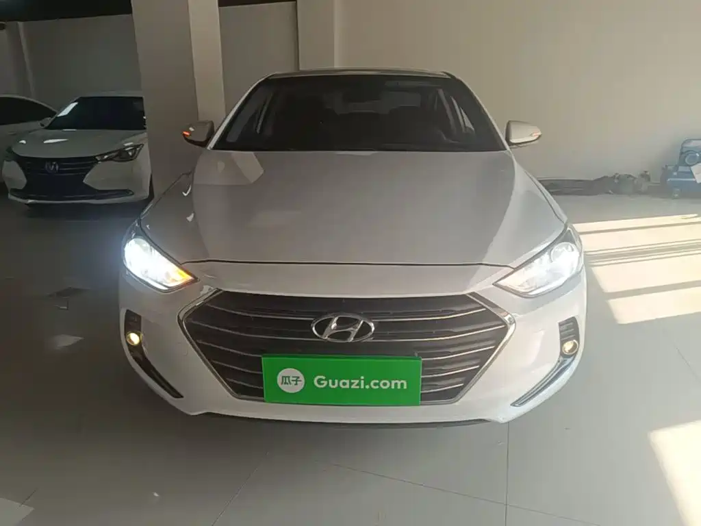 Hyundai Elantra — миниатюра 3