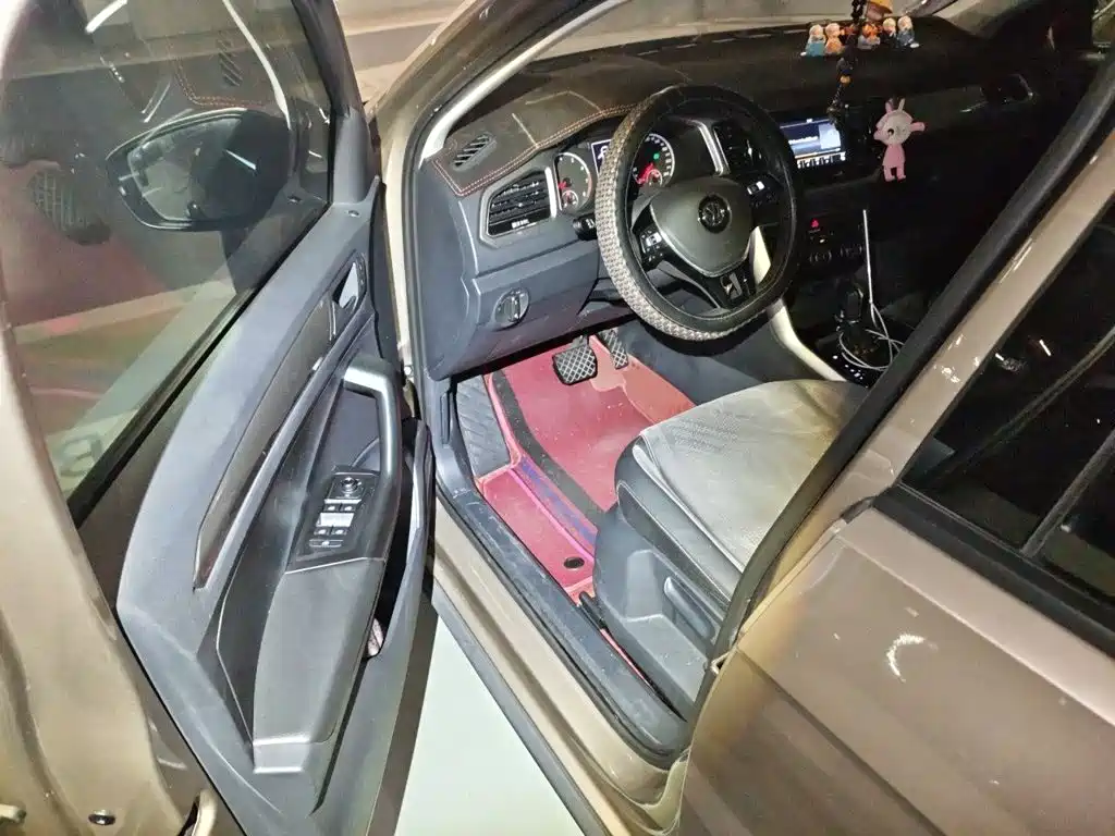 Volkswagen T-Roc — миниатюра 12