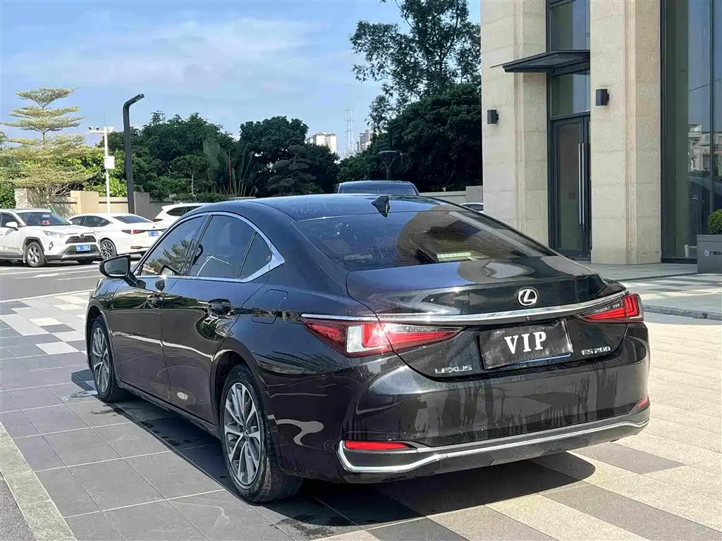 Lexus ES — миниатюра 8