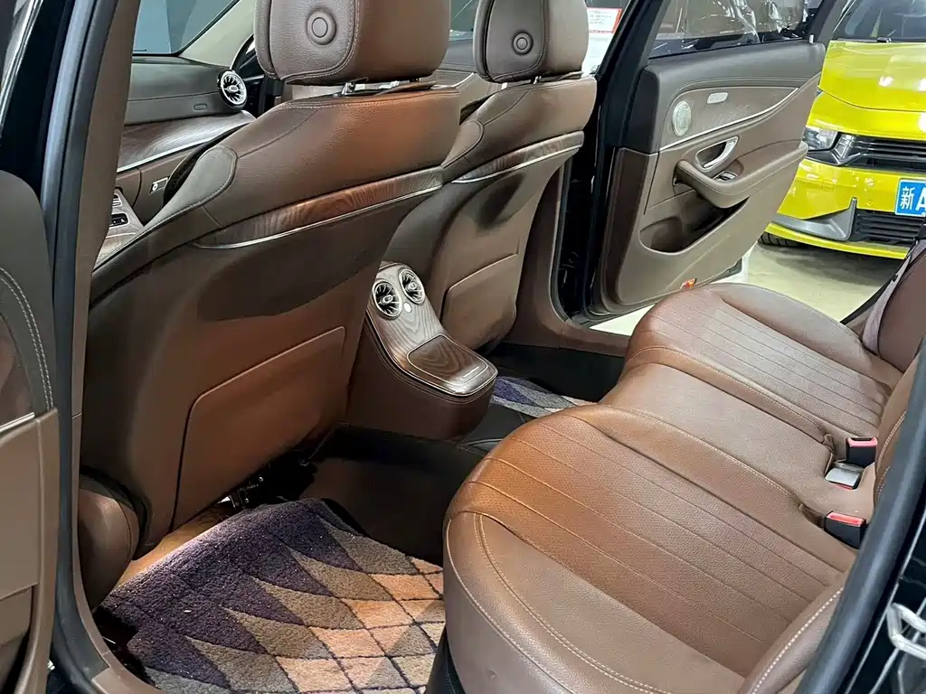 Mercedes-Benz E-Class — миниатюра 6
