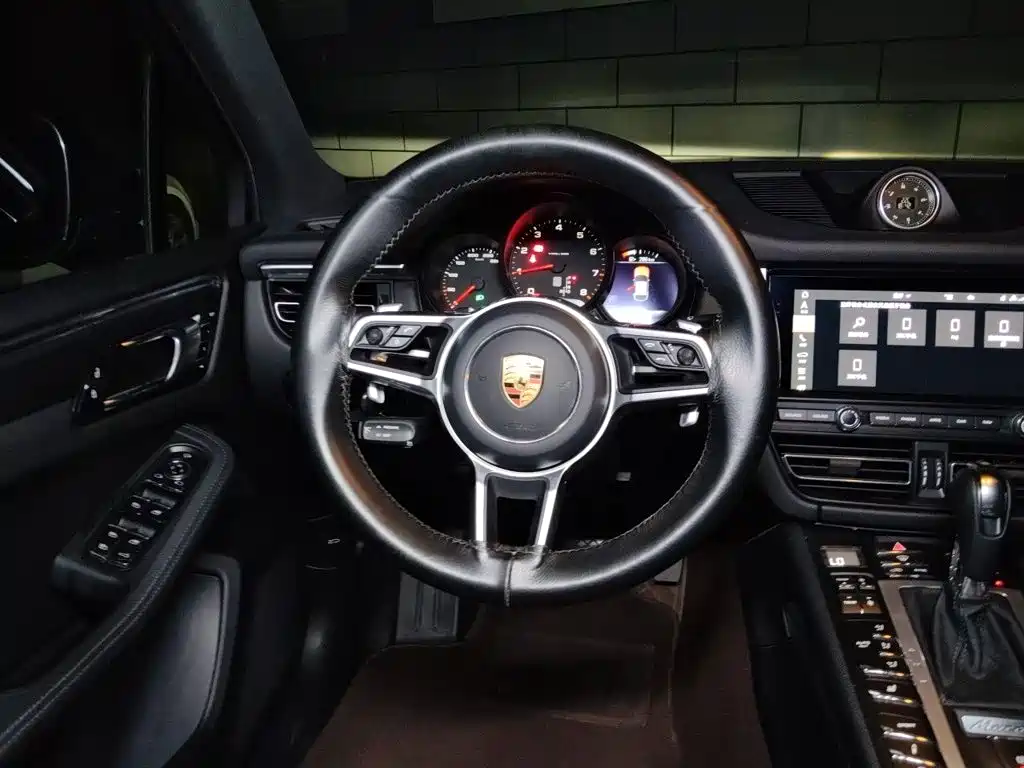 Porsche Macan — миниатюра 11