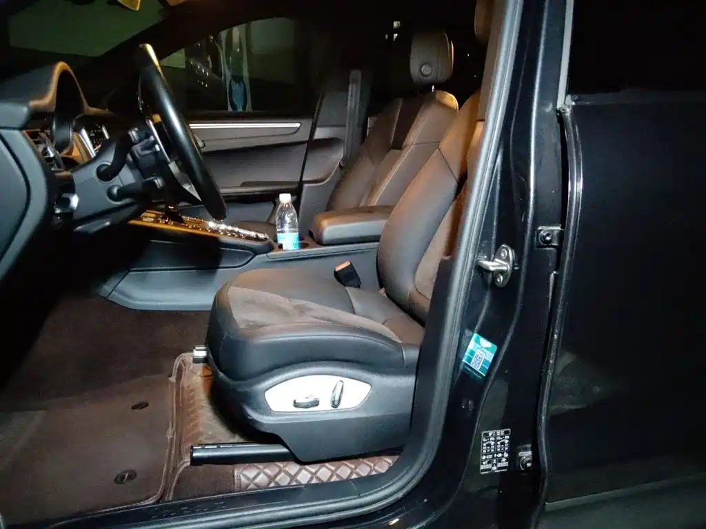 Porsche Macan — миниатюра 16