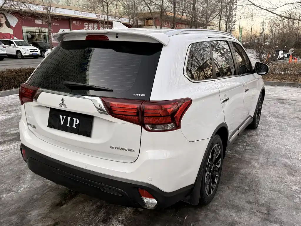 MITSUBISHI OUTLANDER